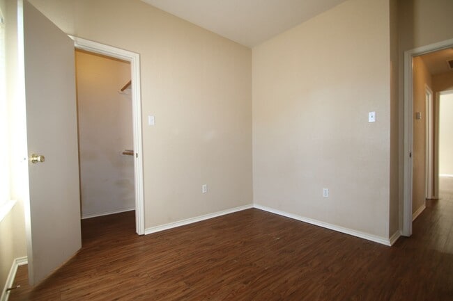 Building Photo - 105-107 Brazos Ln