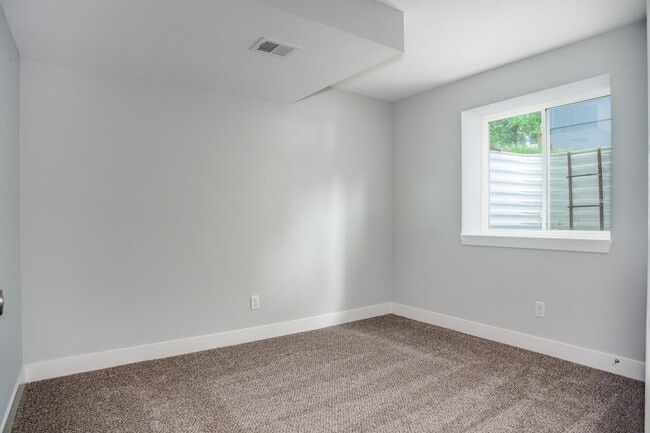 Building Photo - SEE IT NOW: Beautiful home in Avondale, MO!