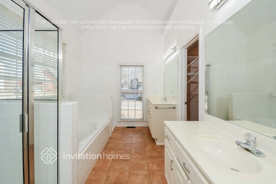 Building Photo - 2011 Castlemaine Cir