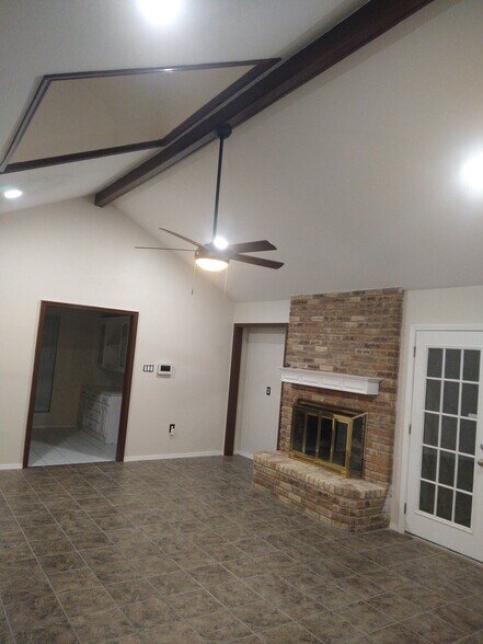 Building Photo - 2100 Arlena Dr