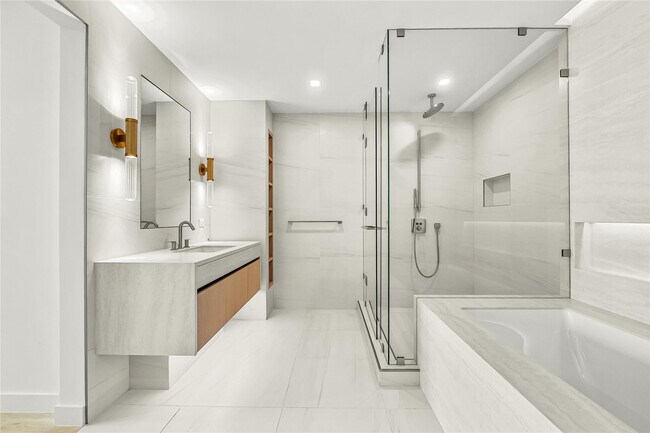 Building Photo - 900 N Ocean Blvd