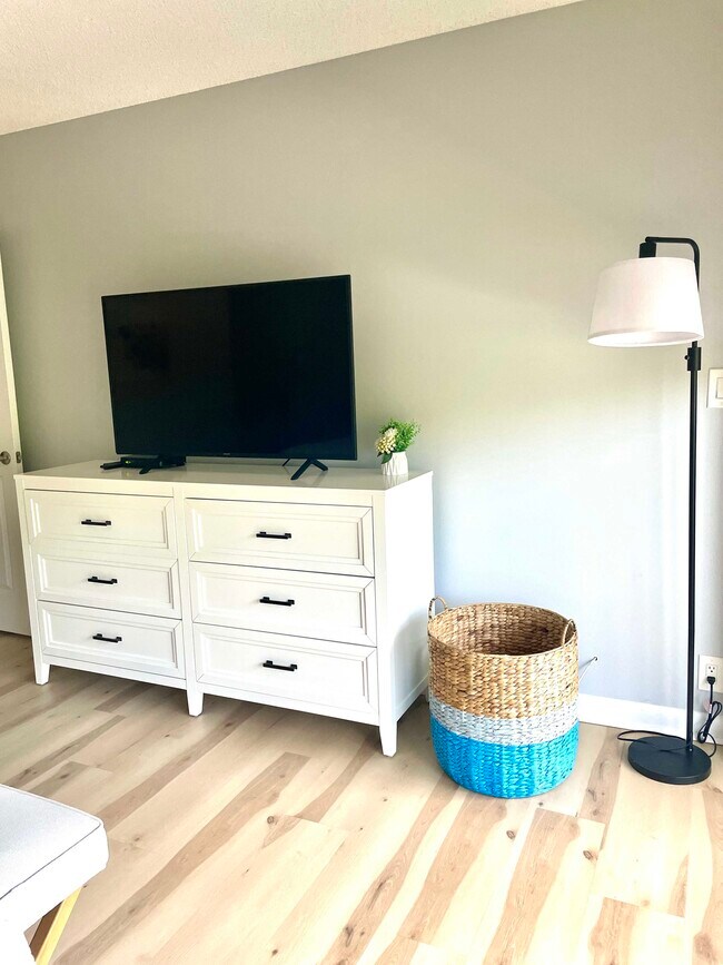 Building Photo - 5 Bluebill Ave