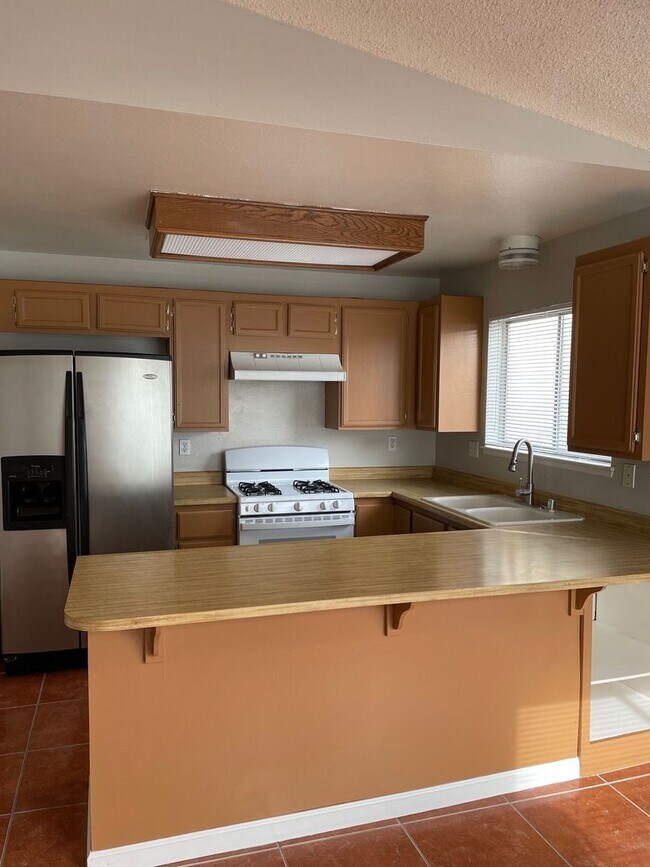 Building Photo - 2 bedroom 2 bath house near Desert Shores/ Available 4/1/2026