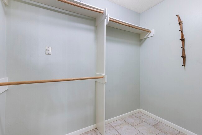 Building Photo - 207 N Dreamweaver Cir