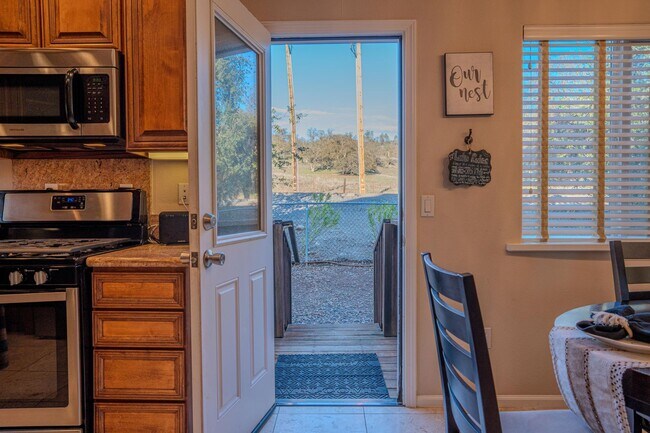 Building Photo - 175 Poker Flat Rd