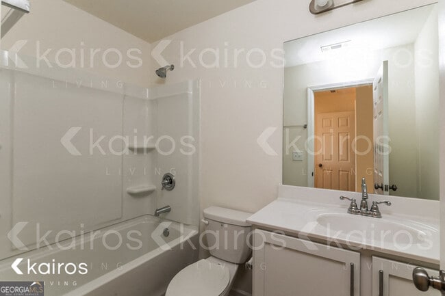 Building Photo - 202 Long Is Dr