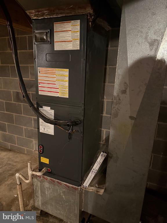 Building Photo - 425 Factory St