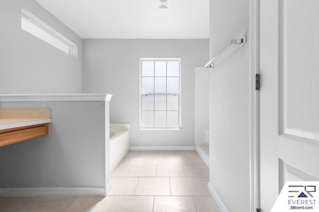 Building Photo - 7 Undermount Path E