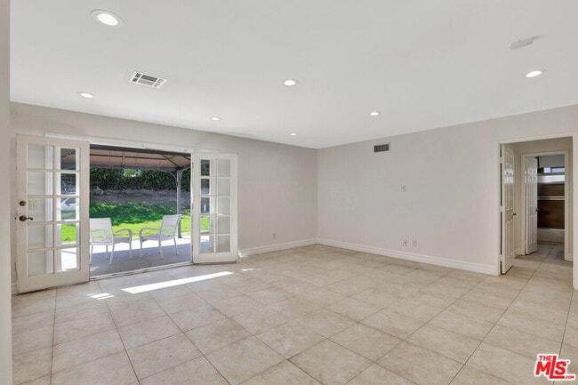 Building Photo - 6421 Franrivers Ave