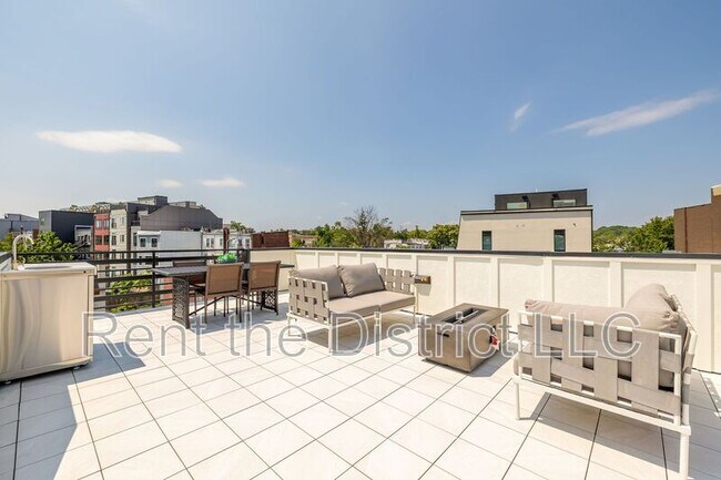 Building Photo - 1365 Perry Pl NW