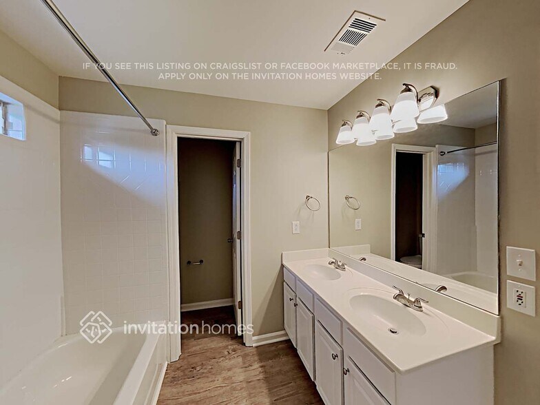 Building Photo - 2696 Summerbrooke Dr