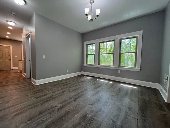 Building Photo - 1441 W 58th St