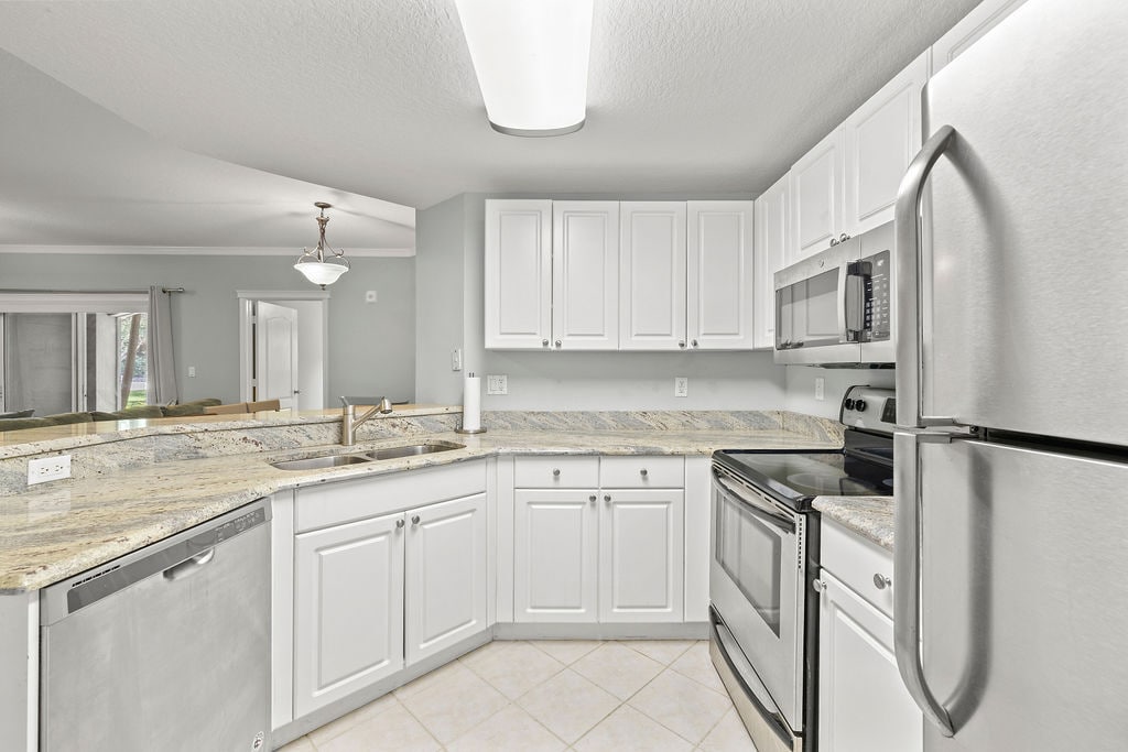 Building Photo - 5060 Fairways Cir