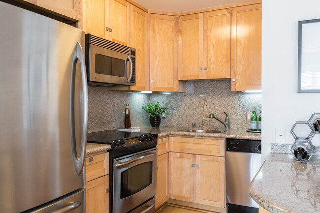 Building Photo - 988 Fulton St