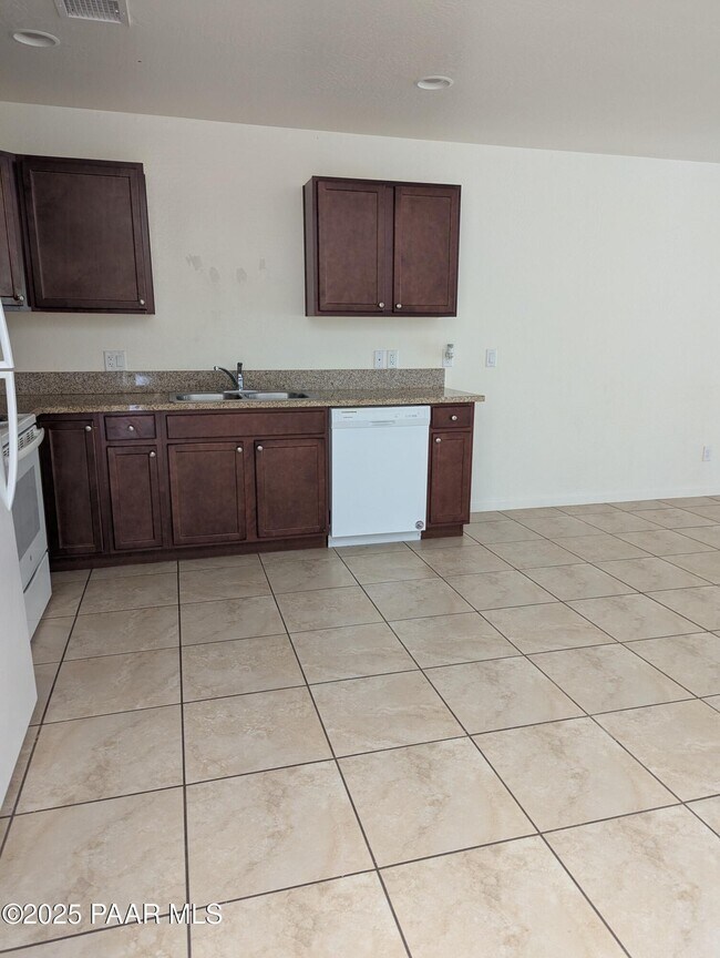Building Photo - 4781 N Lone Cactus Dr