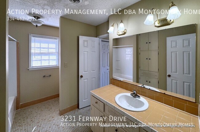 Building Photo - 3231 Fernway Dr