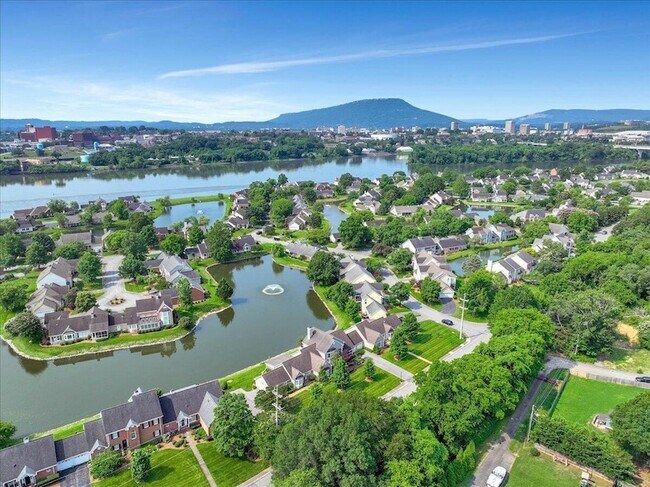 Building Photo - 1284 Heritage Landing Dr