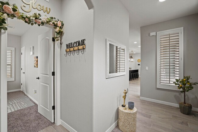 Building Photo - 4567 Marisabel Azcarate St