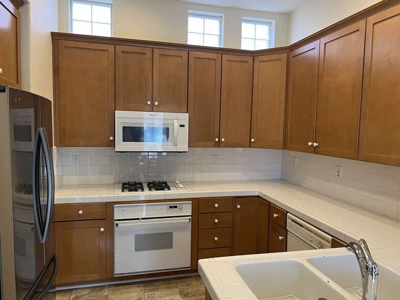 Building Photo - 202 Everett Ave