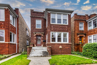 Building Photo - 5039 W Cullom Ave