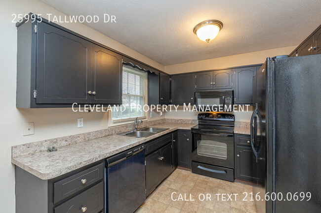 Building Photo - 25995 Tallwood Dr