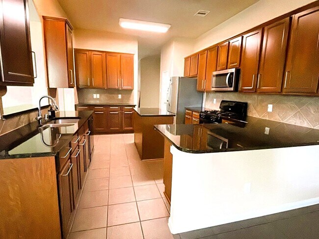 Building Photo - 1014 Spring Lakes Haven