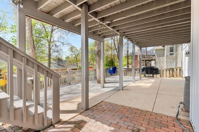 Building Photo - 840 E Gaslight Dr