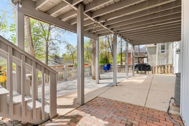 Building Photo - Executive rental in SW Springfield