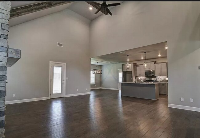 Building Photo - 3701 SW Ryegrass Rd