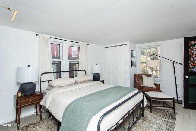 Building Photo - 590 N Broadway