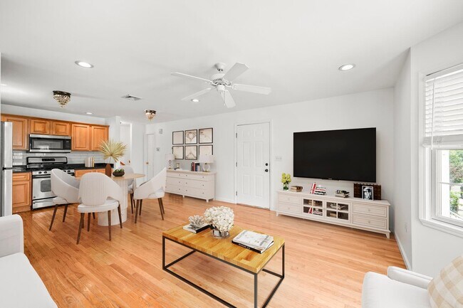 Building Photo - 57 Storms Ave