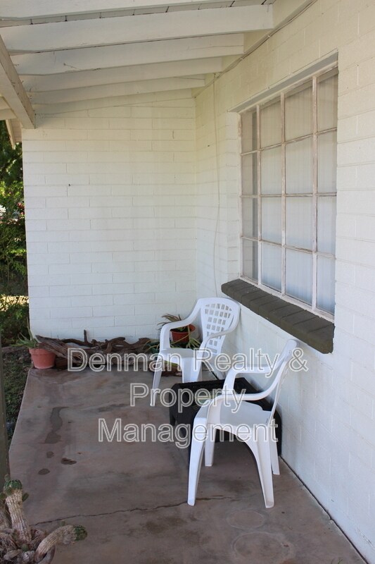 Building Photo - 910 S Una Ave