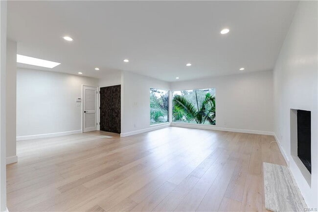 Building Photo - 11500 Dona Cecilia Dr