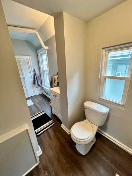 Building Photo - 42 Elmwood Ave