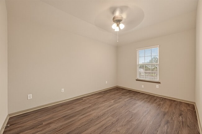 Building Photo - 2510 Shady Falls Ln