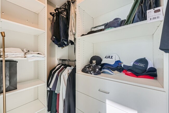 Building Photo - MOVE IN SPECIAL! $500.00 OFF 1ST MONTHS RE...