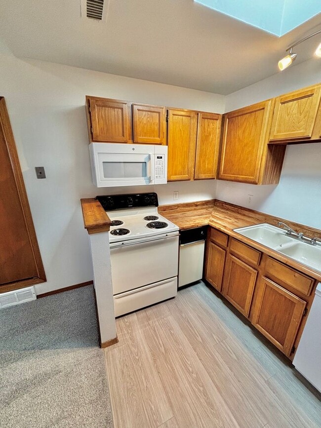 Building Photo - Stylish & Updated 1-Bedroom Loft Retreat i...