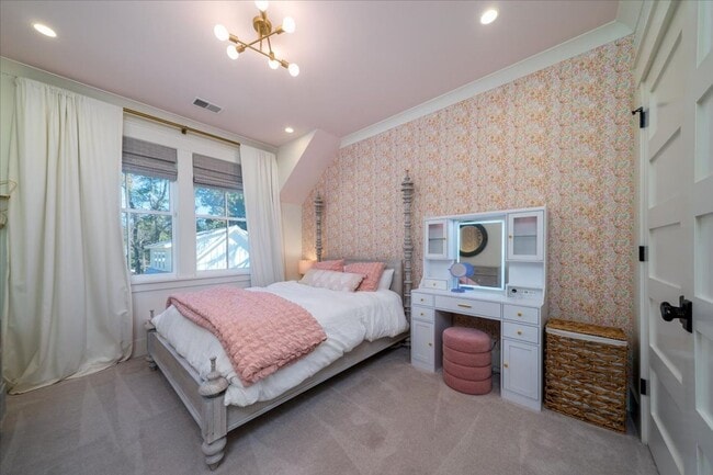 Building Photo - Fully Furnished Home In The Groves