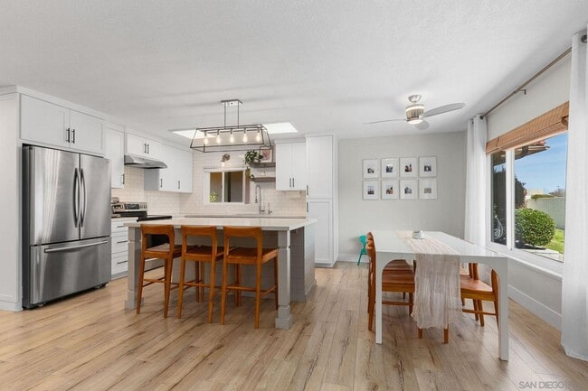 Building Photo - Single Level Condo in Lake San Marcos