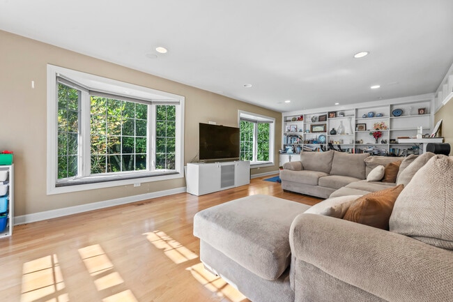 Building Photo - 641 Silver Rock Ln