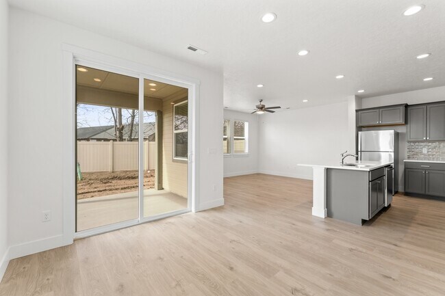 Building Photo - 1673 N Solterra Ln