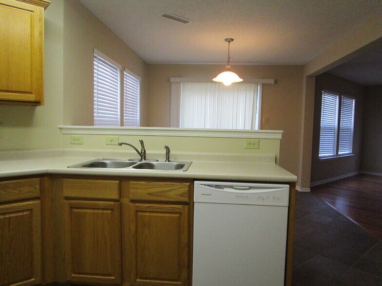 Building Photo - 711 Thornwood Ct