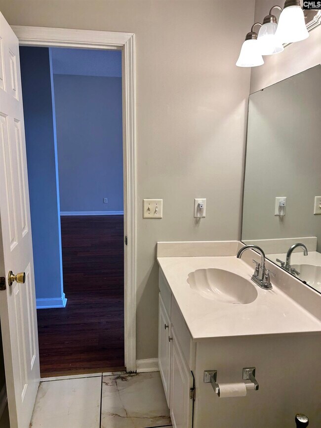 Building Photo - 405 Beech Glen Dr