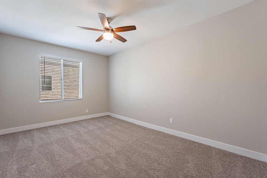 Building Photo - 4744 E Portland St