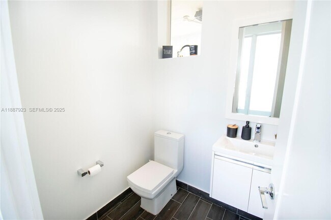 Building Photo - 6320 NW 104th Path