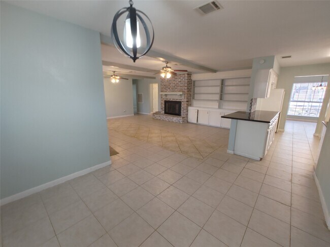 Building Photo - 633 Mosswood Dr