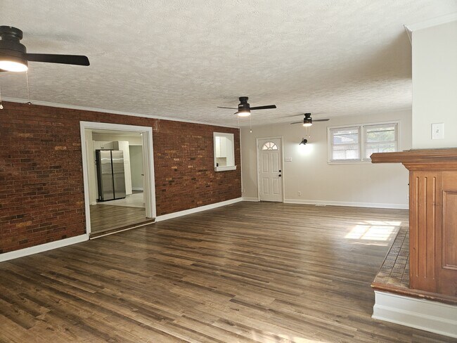 Building Photo - 853 Shannon Dr