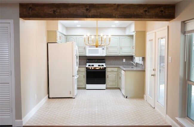 Building Photo - 311 Gwendola Dr