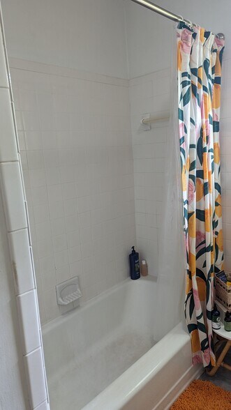 Building Photo - 524 Goldfinch Ave