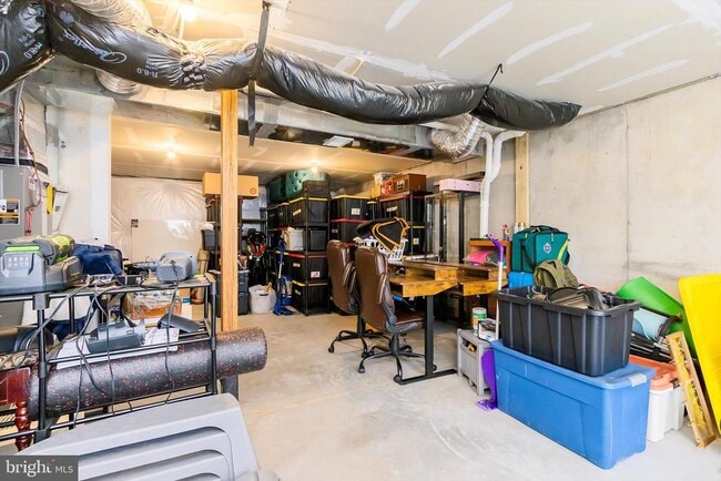 Building Photo - 18 Needle Ct